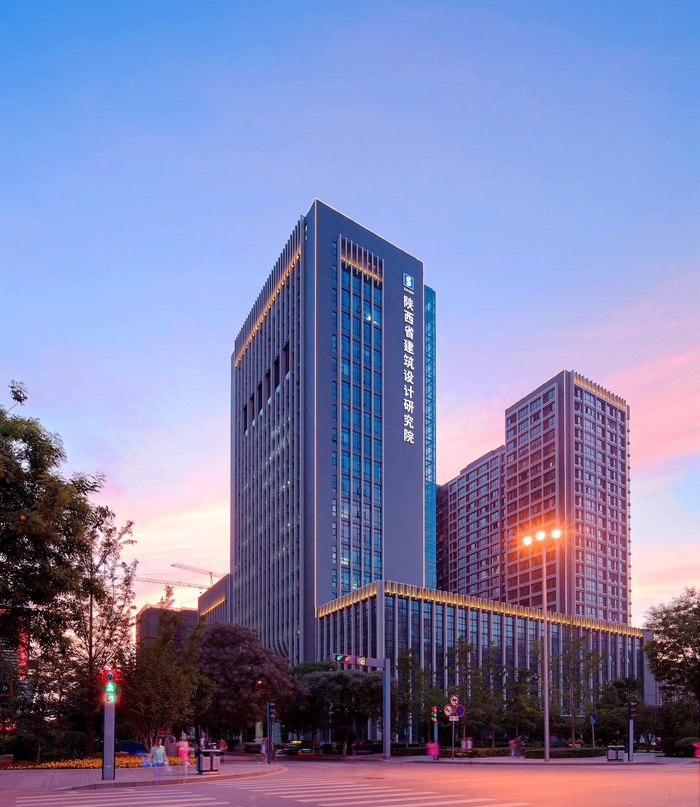 省院集团办公楼夜景
